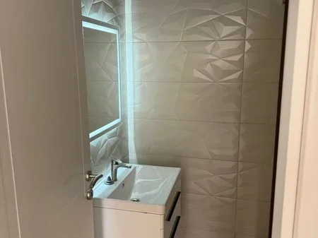 Tirane, jepet me qera apartament 1+1+Post Parkimi+Ballkon Kati 3, 68 m² 500 € (Rruga 5 Maji)