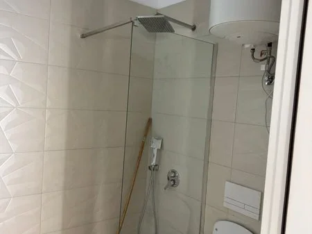 Tirane, jepet me qera apartament 1+1+Post Parkimi+Ballkon Kati 3, 68 m² 500 € (Rruga 5 Maji)