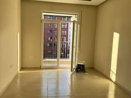 Tirane, jepet me qera apartament 1+1+Post Parkimi+Ballkon Kati 3, 68 m² 500 € (Rruga 5 Maji)