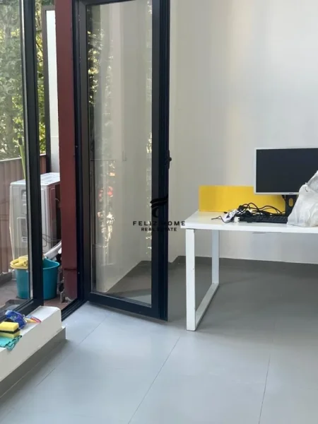 Tirane, jepet me qera ambjent biznesi Kati 2, 75 m² 1.500 € (RRUGA E KAVAJES)