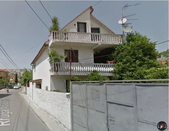 Jepet me qera hyrje 2+1, (pranë hipotekës)