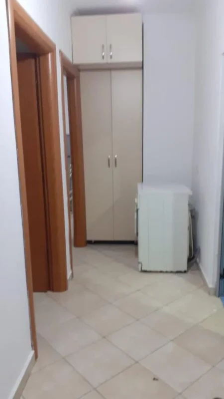 Tirane, jepet me qera apartament 1+1+Ballkon Kati 2, 56 m² 