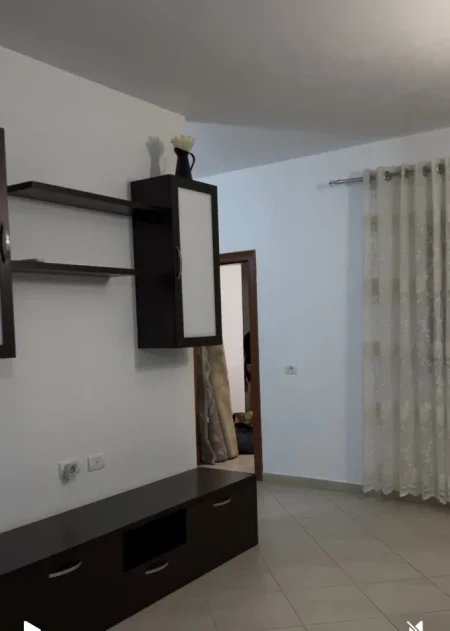 Tirane, jepet me qera nga Pronari, pa-komision shtepi 2+1+Ballkon Kati 2, 100 m² 600 € (Rruga Skrapari)