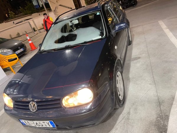 Tirane, shitet makine Volkswagen Golf 4 me portobagazh, Nafte,manuale, 2.300 €