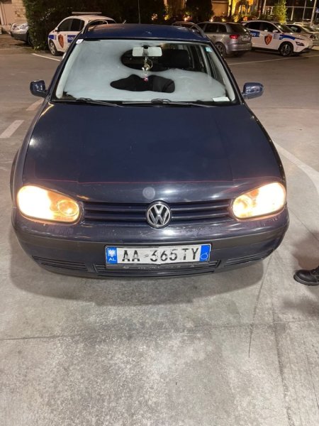 Tirane, shitet makine Volkswagen Golf 4 me portobagazh, Nafte,manuale, 2.300 €