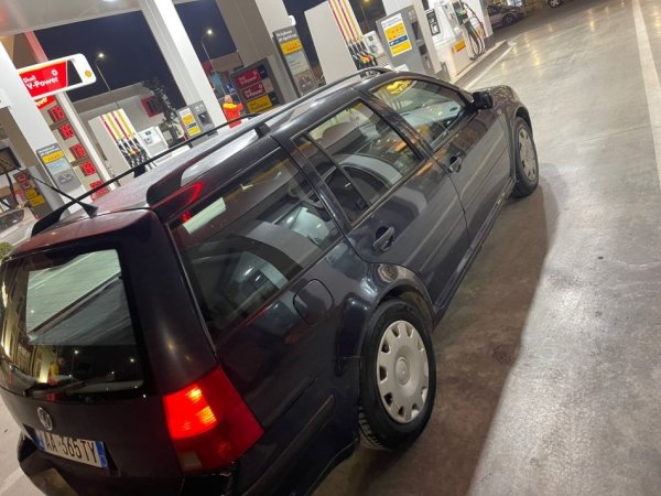 Tirane, shitet makine Volkswagen Golf 4 me portobagazh, Nafte,manuale, 2.300 €