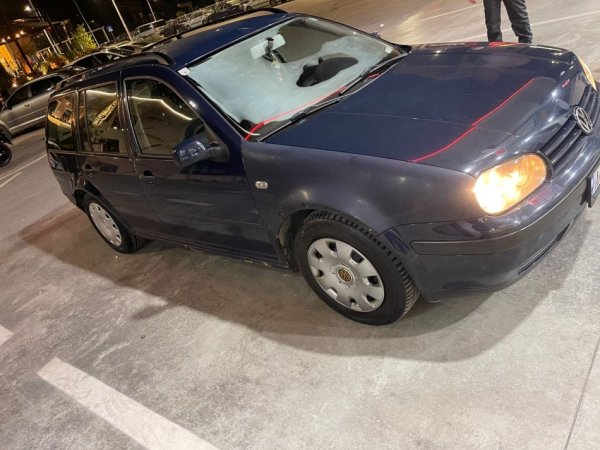 Tirane, shitet makine Volkswagen Golf 4 me portobagazh, Nafte,manuale, 2.300 €