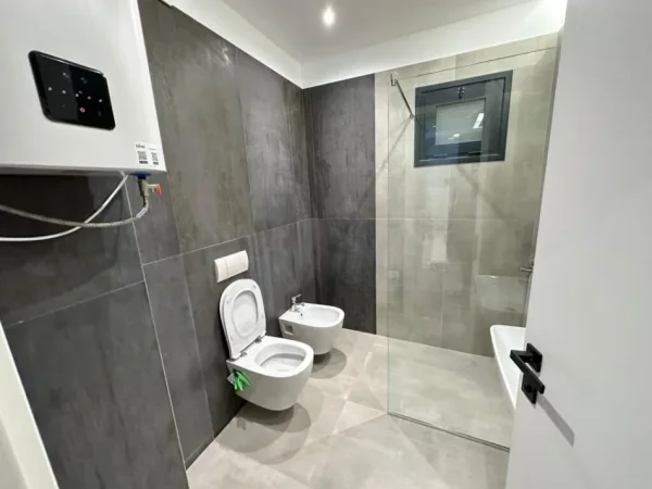 Tirane, jepet me qera apartament 2+1+Ballkon Kati 6, 90 m² 1.500 € (Rruga e Kosovareve)