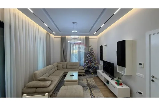 Tirane, jepet me qera apartament 2+1+Ballkon , 123 m² 1.000 € (Square 21)