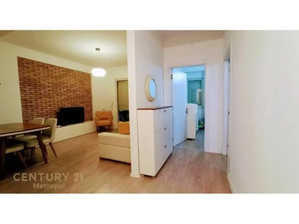 Tirane, jepet me qera apartament 2+1+Ballkon Kati 5, 95 m² 500 € (selite)