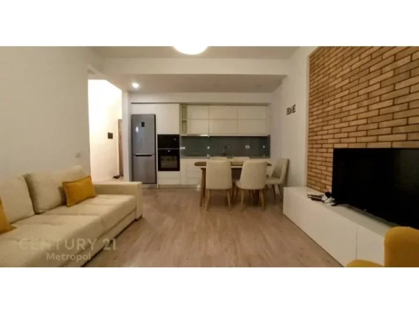 Tirane, jepet me qera apartament 2+1+Ballkon Kati 5, 95 m² 500 € (selite)