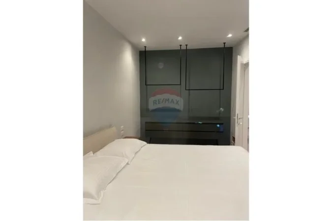 Tirane, jepet me qera apartament 1+1 Kati 2, 85 m² 1200 € (rruga e kosovareve)