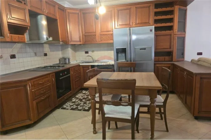 jepet me qera apartament 3+1 , 1.000 €