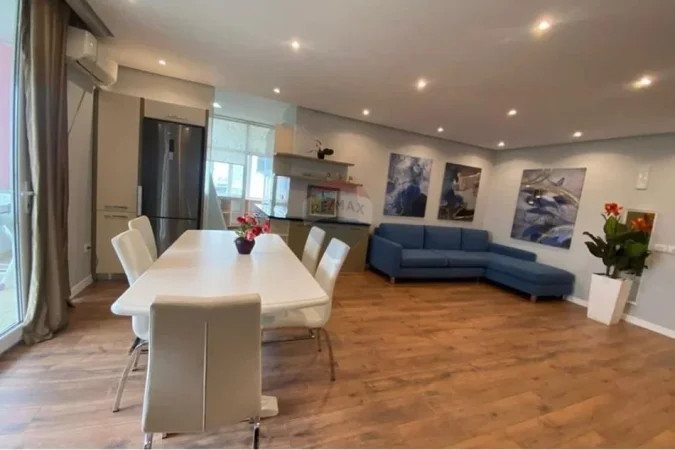 Tirane, jepet me qera 2+1+Ballkon Kati 2, 110 m² 11.000 € (ish Ekspozita)