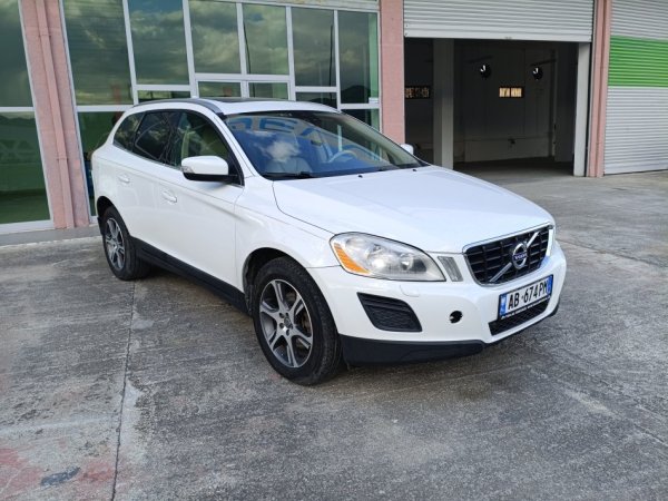Volvo XC60 T6 AWD 3.0, 8.500 €