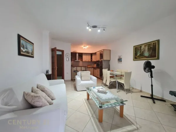 Tirane, jepet me qera apartament 1+1+Aneks+Ballkon Kati 5, 70 m² 700 € 