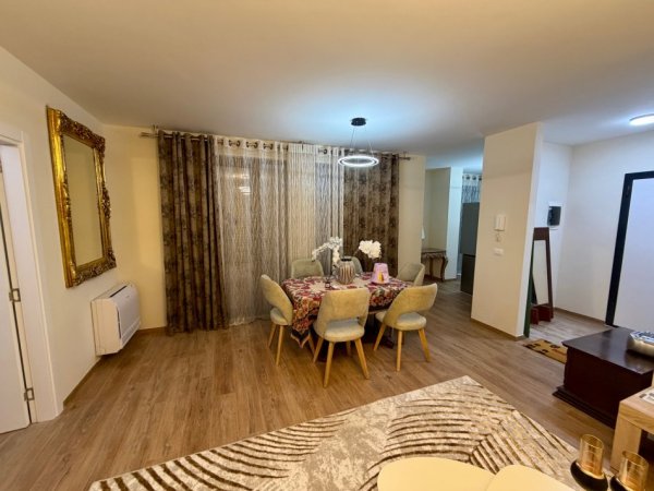 Tirane, jepet me qera apartament 2+1+Aneks+Ballkon Kati 2, 114 m² 650 € (29 Nentori)