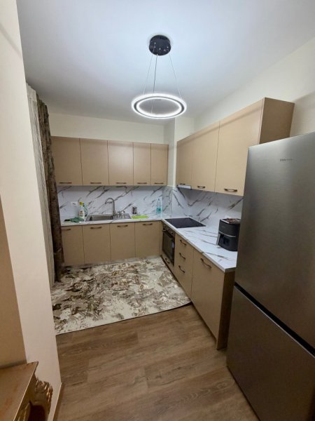 Tirane, jepet me qera apartament 2+1+Aneks+Ballkon Kati 2, 114 m² 650 € (29 Nentori)