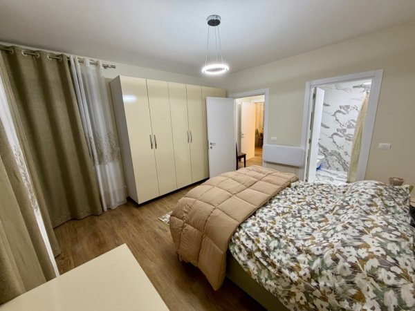 Tirane, jepet me qera apartament 2+1+Aneks+Ballkon Kati 2, 114 m² 650 € (29 Nentori)