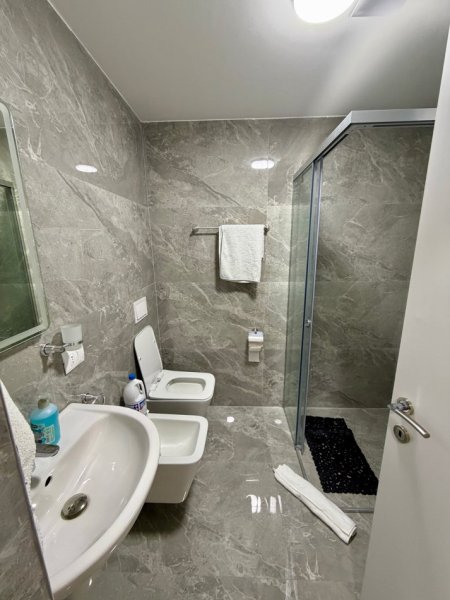 Tirane, jepet me qera apartament 2+1+Aneks+Ballkon Kati 2, 114 m² 650 € (29 Nentori)