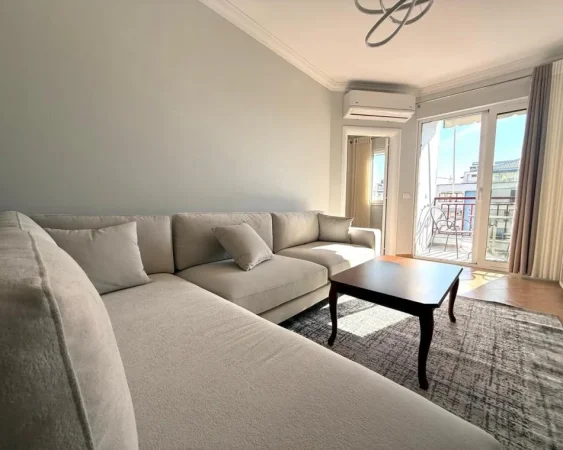 Tirane, jepet me qera apartament 2+1+Aneks+Ballkon Kati 7, 80 m² 800 € (rruga e kavajes , 21 dhjetori)