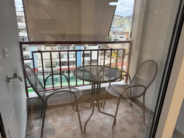 Tirane, jepet me qera apartament 2+1+Aneks+Ballkon Kati 7, 80 m² 800 € (qender , sheshi skenderbej)