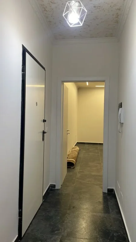 Tirane, jepet me qera apartament 2+1 Kati 5, 1.000 € 