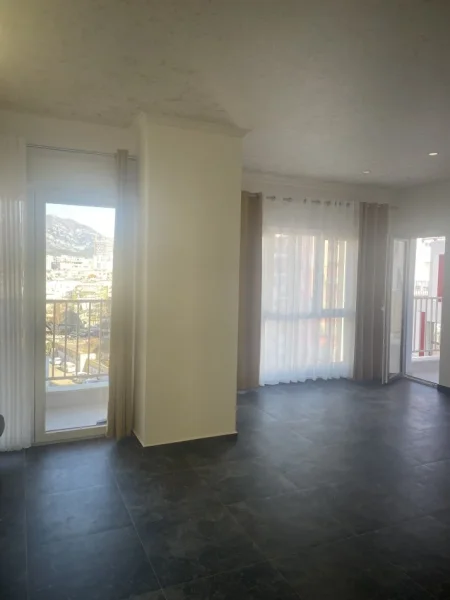 Tirane, jepet me qera apartament 2+1 Kati 5, 1.000 € 