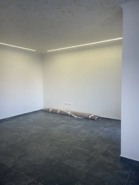 Tirane, jepet me qera apartament 2+1 Kati 5, 1.000 € 