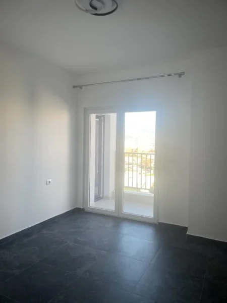 Tirane, jepet me qera apartament 2+1 Kati 5, 1.000 € 