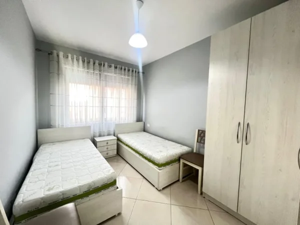 Tirane, jepet me qera apartament 2+1+Aneks+Ballkon Kati 3, 580 € (RRUGA DIBRES)