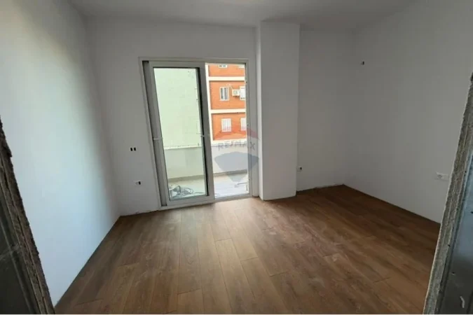 Tirane, shitet apartament 2+1+Ballkon Kati 1, 92 m² 130.000 € (Fresk)