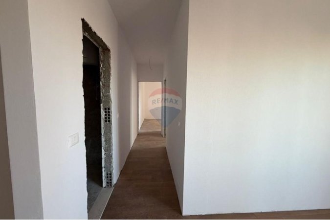 Tirane, shitet apartament 2+1+Ballkon Kati 1, 92 m² 130.000 € (Fresk)