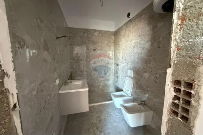 Tirane, shitet apartament 2+1+Ballkon Kati 1, 92 m² 130.000 € (Fresk)