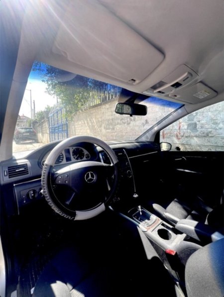 Tirane, shes makine B Class Nafte, gri metalizato automatik Kondicioner 300.000 km 2.000 €