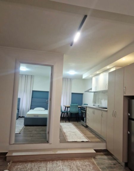 Tirane, jepet me qera apartament 2+1+Ballkon , 85 m² 700 € (Stacioni i Trenit)
