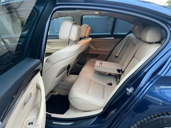 Fier, shes makine BMW 530d-3.0 DIESEL (pa taks lluksi)LOOK M///-AUTOMATIK FULL OPTIONS-8500 EURO-OSE NDERROHET-069 44 00 305 Nafte, blu e errët automatik Klima 302.000 km 8.500 €