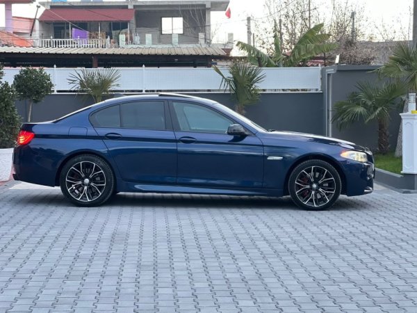 Fier, shes makine BMW 530d-3.0 DIESEL (pa taks lluksi)LOOK M///-AUTOMATIK FULL OPTIONS-8500 EURO-OSE NDERROHET-069 44 00 305 Nafte, blu e errët automatik Klima 302.000 km 8.500 €
