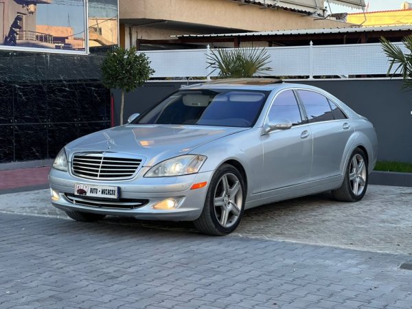 Fier, shes makine MERCEDES BENZ S550 BENZIN + GAZ-LUNGO-LETRAT 10-2026 MUNDESI NDERRIMI-7200 EURO-SUPER GJENDJE-069 44 00 305 Benzin+Gaz, gri metalizato automatik Kondicioner 245.000 km 7.200 €
