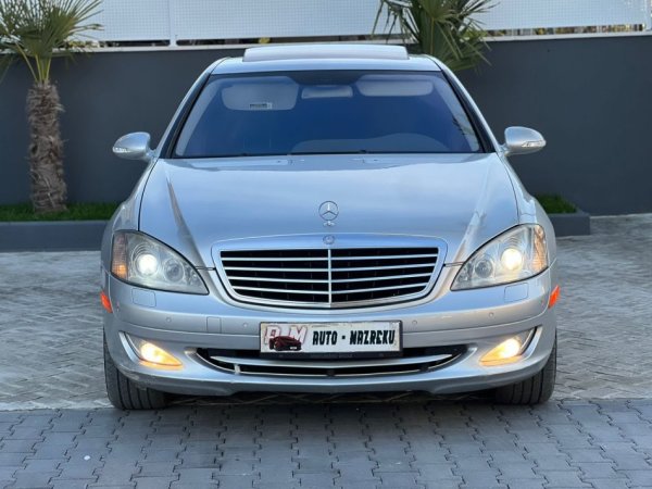 Fier, shes makine MERCEDES BENZ S550 BENZIN + GAZ-LUNGO-LETRAT 10-2026 MUNDESI NDERRIMI-7200 EURO-SUPER GJENDJE-069 44 00 305 Benzin+Gaz, gri metalizato automatik Kondicioner 245.000 km 7.200 €