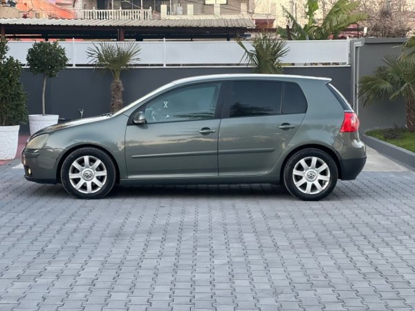 Fier, shes makine VW GOLF 5-2.0 DIESEL TDI-MANUAL-LETRAT 12-2026 3200 EURO-NUK NDERROHET-069 44 00 305 Nafte, gri e erret manuale Kondicioner 302.000 km 3.200 €