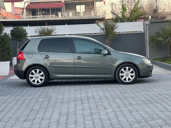 Fier, shes makine VW GOLF 5-2.0 DIESEL TDI-MANUAL-LETRAT 12-2026 3200 EURO-NUK NDERROHET-069 44 00 305 Nafte, gri e erret manuale Kondicioner 302.000 km 3.200 €