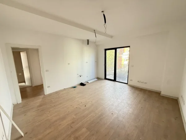 Tirane, jepet me qera zyre Kati 4, 117 m²