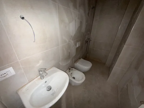 Tirane, jepet me qera zyre Kati 4, 117 m²