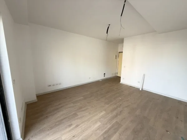 Tirane, jepet me qera zyre Kati 4, 117 m²
