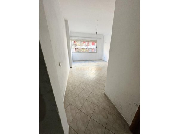 Tirane, shitet apartament 1+1+Ballkon Kati 1, 69 m² 96.600 € (Fresk)