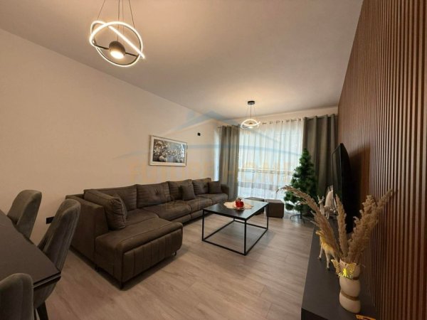 Tirane, jepet me qera apartament 1+1+Ballkon Kati 7, 450 € (Unaza e Re)