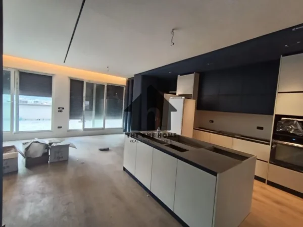 Tirane, shitet apartament+verande | Penthouse 2+1+Aneks+Ballkon Kati 8, 190 m² 350.000 € (Rruga 5-Maj)