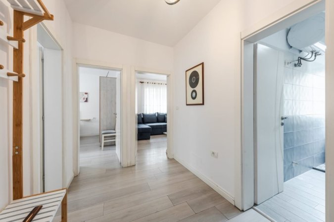 Tirane, jepet me qera apartament 2+1 Kati 1, 90 m² 700 € (Pazari Ri)