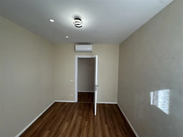Tirane, jepet me qera apartament 2+1+PARKIM Kati 4, 90 m² 500 € (ASTIR TE EGLO)